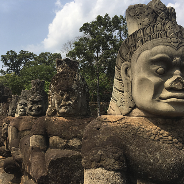 ruinas en la carretera angkor wat camboya